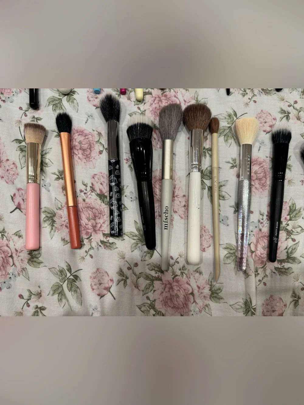 Assorted Women's Makeup Brush Set